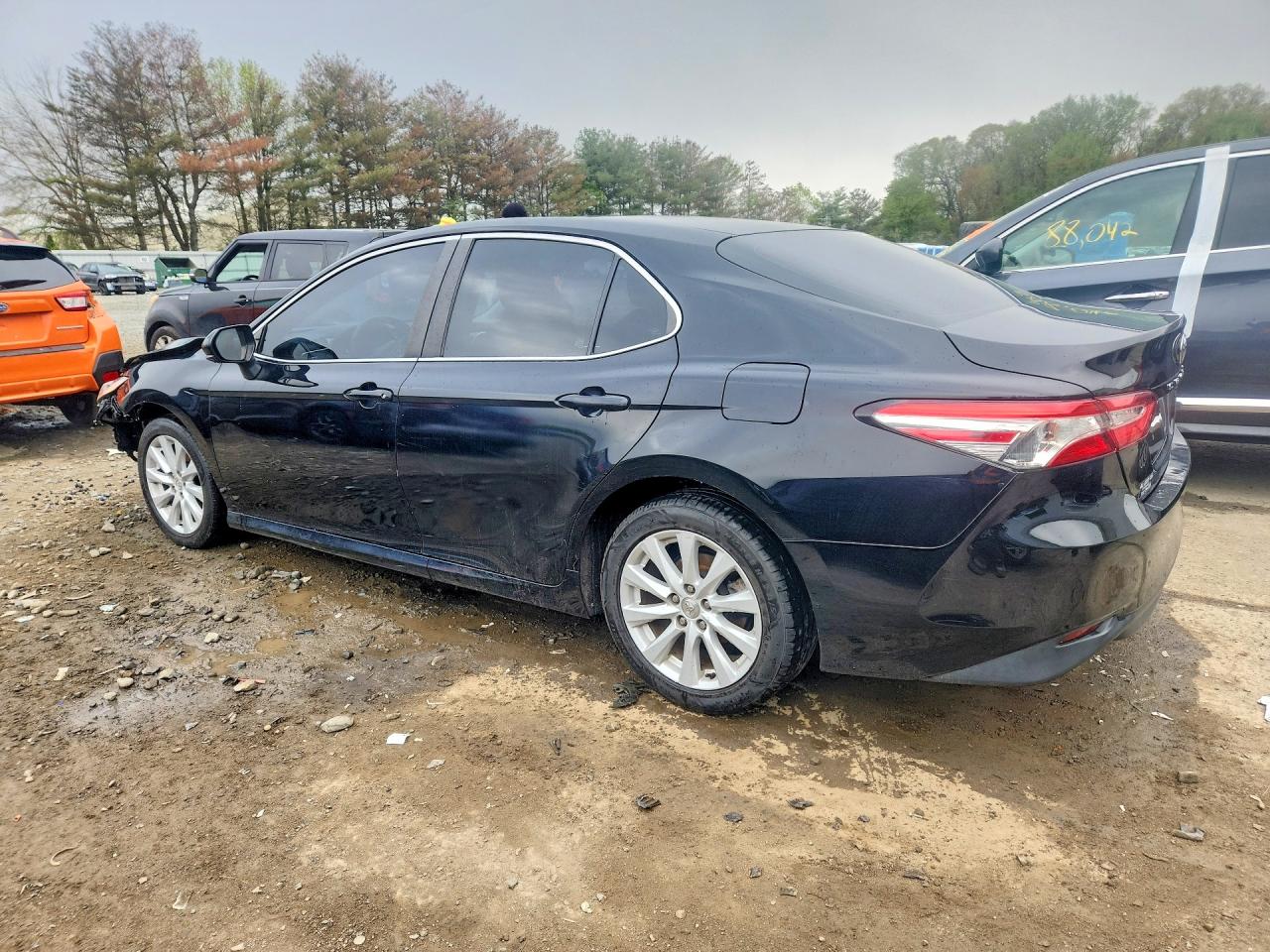 2018 TOYOTA CAMRY LE photo 4