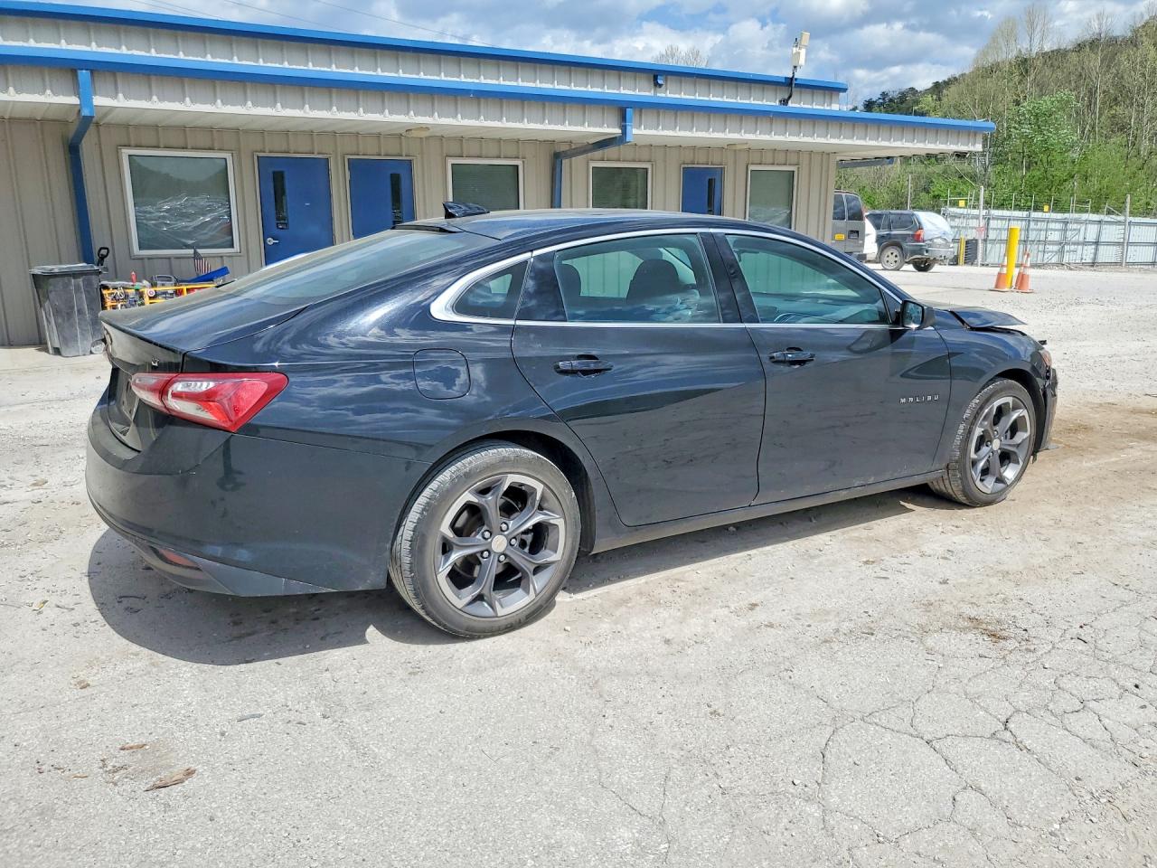 2022 CHEVROLET MALIBU LT photo 3