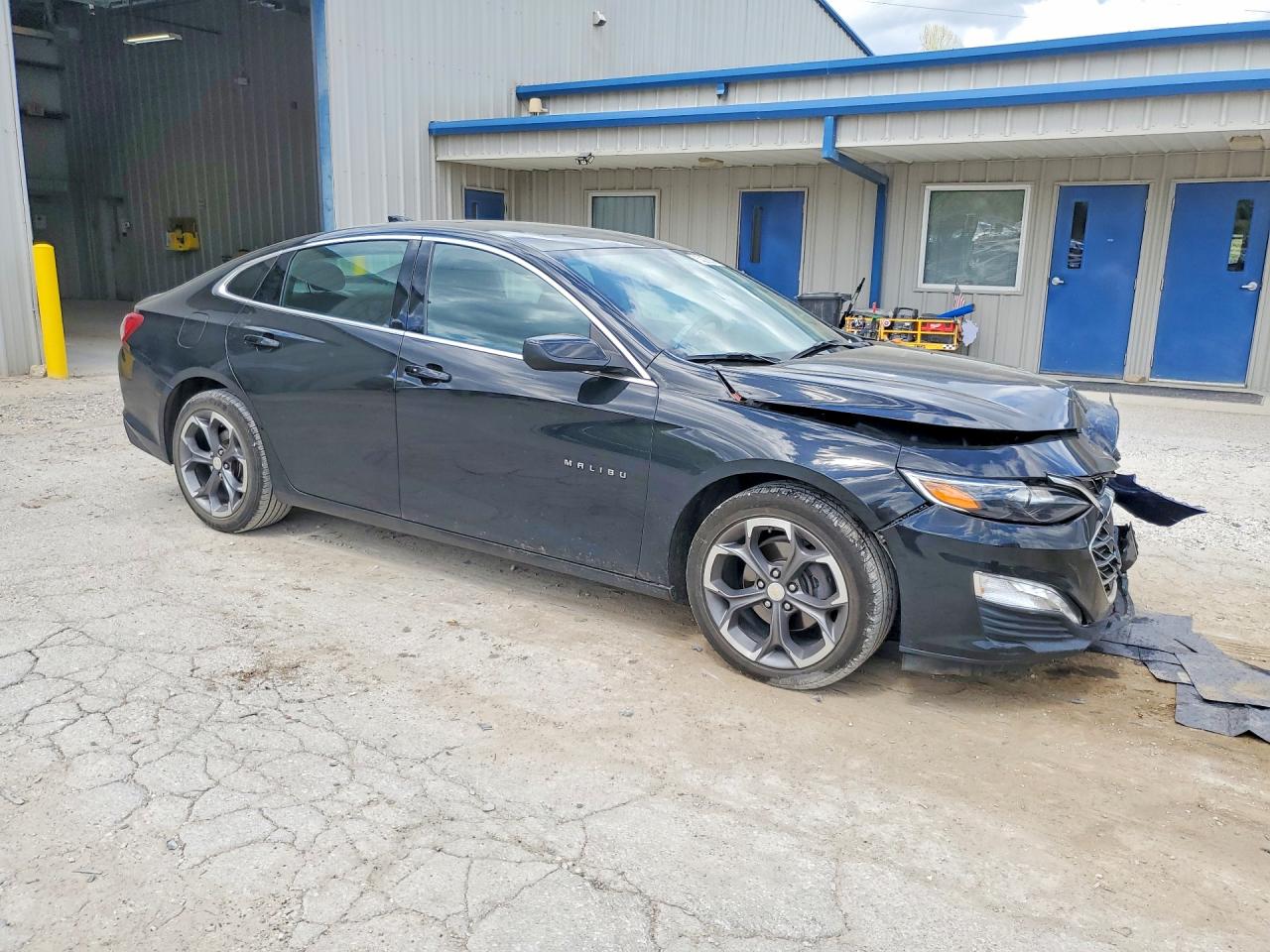 2022 CHEVROLET MALIBU LT photo 4
