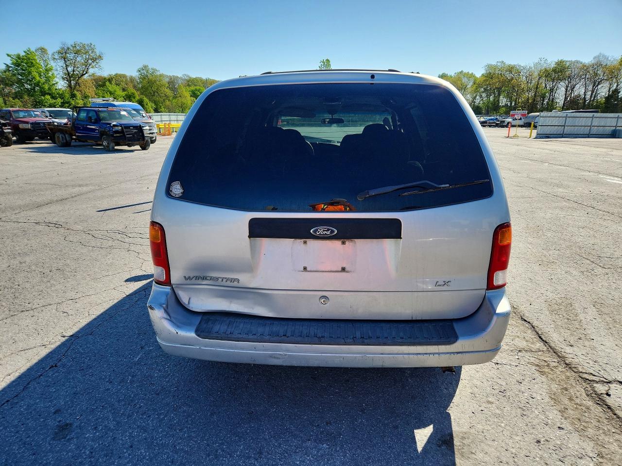 2003 FORD WINDSTAR LX photo 11