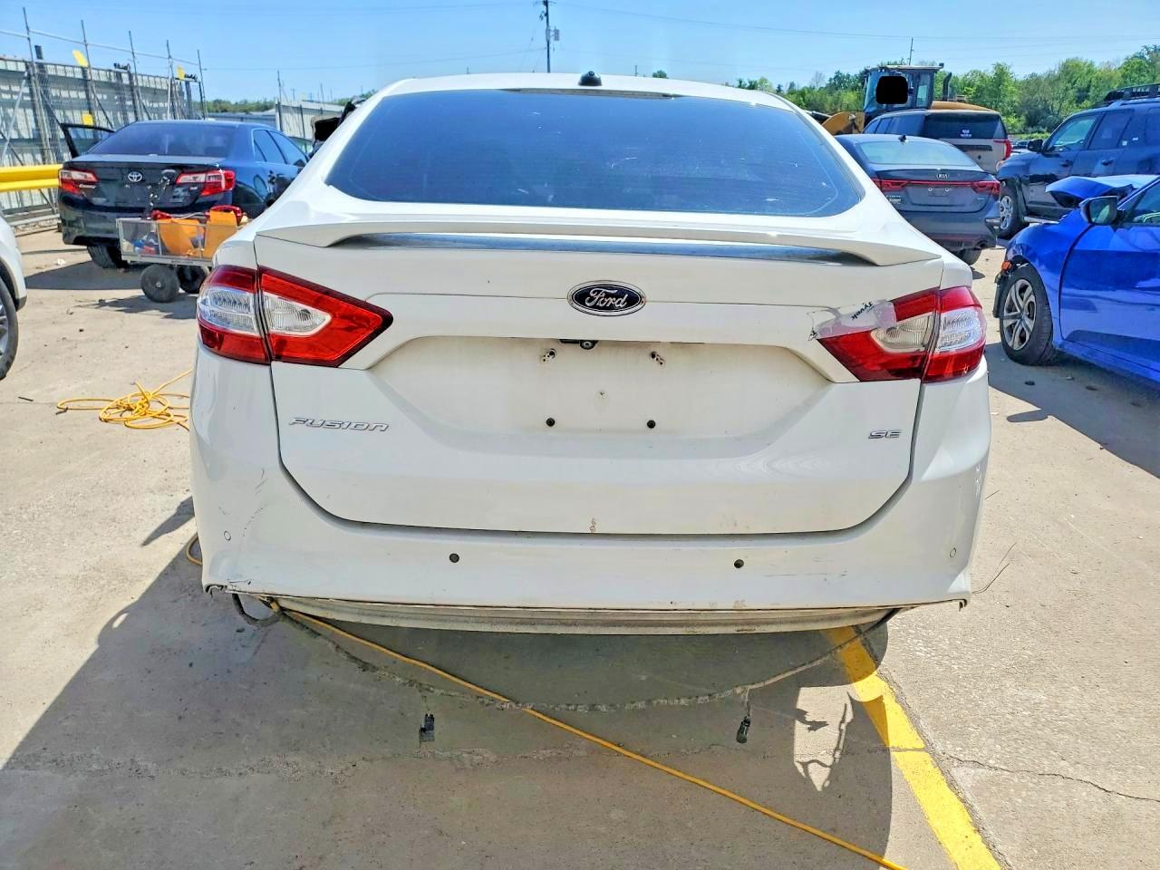 2016 FORD FUSION SE photo 16