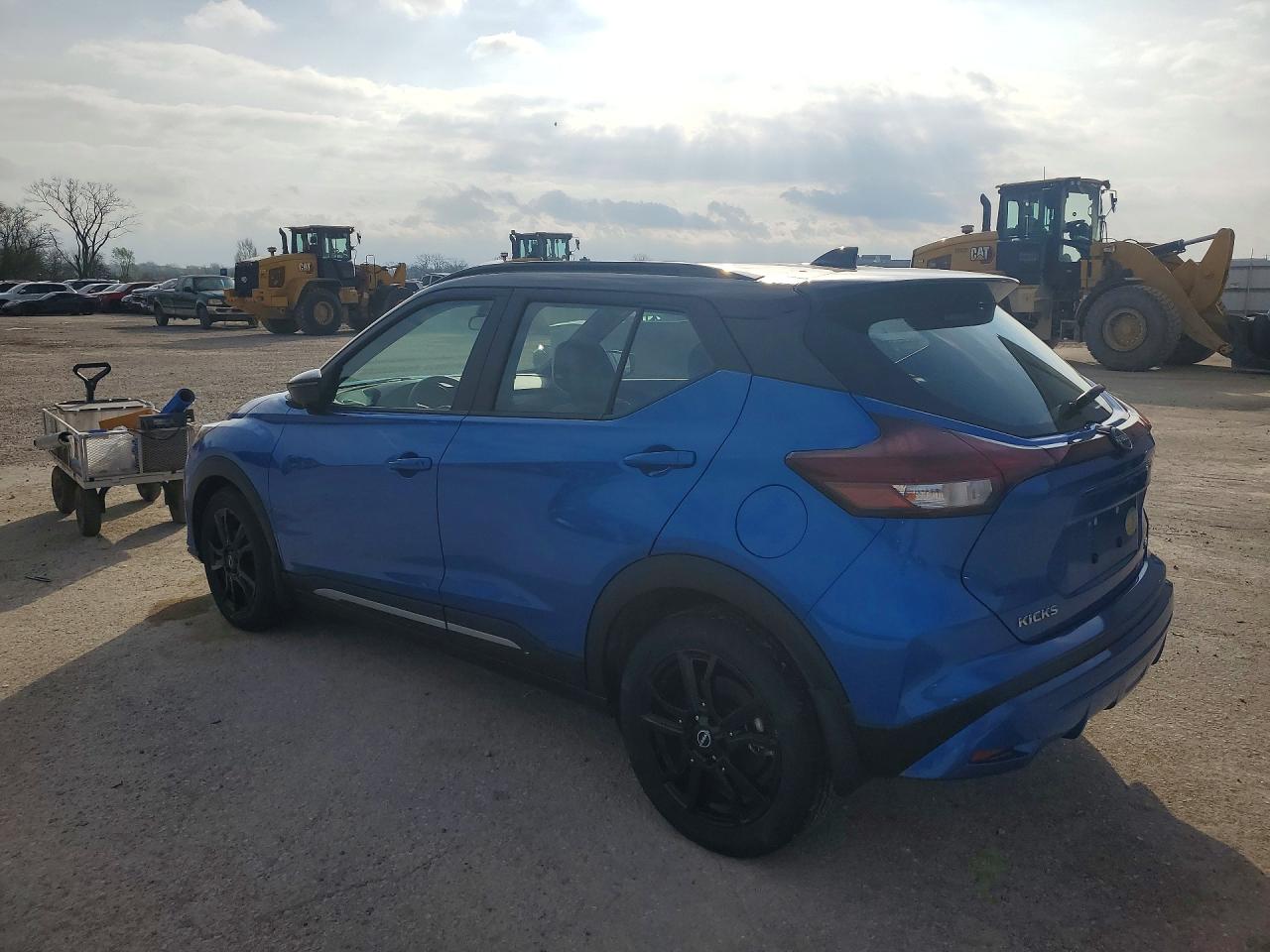 2023 NISSAN KICKS SR photo 3