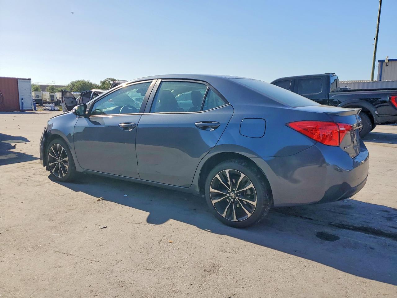 2017 TOYOTA COROLLA SE photo 4
