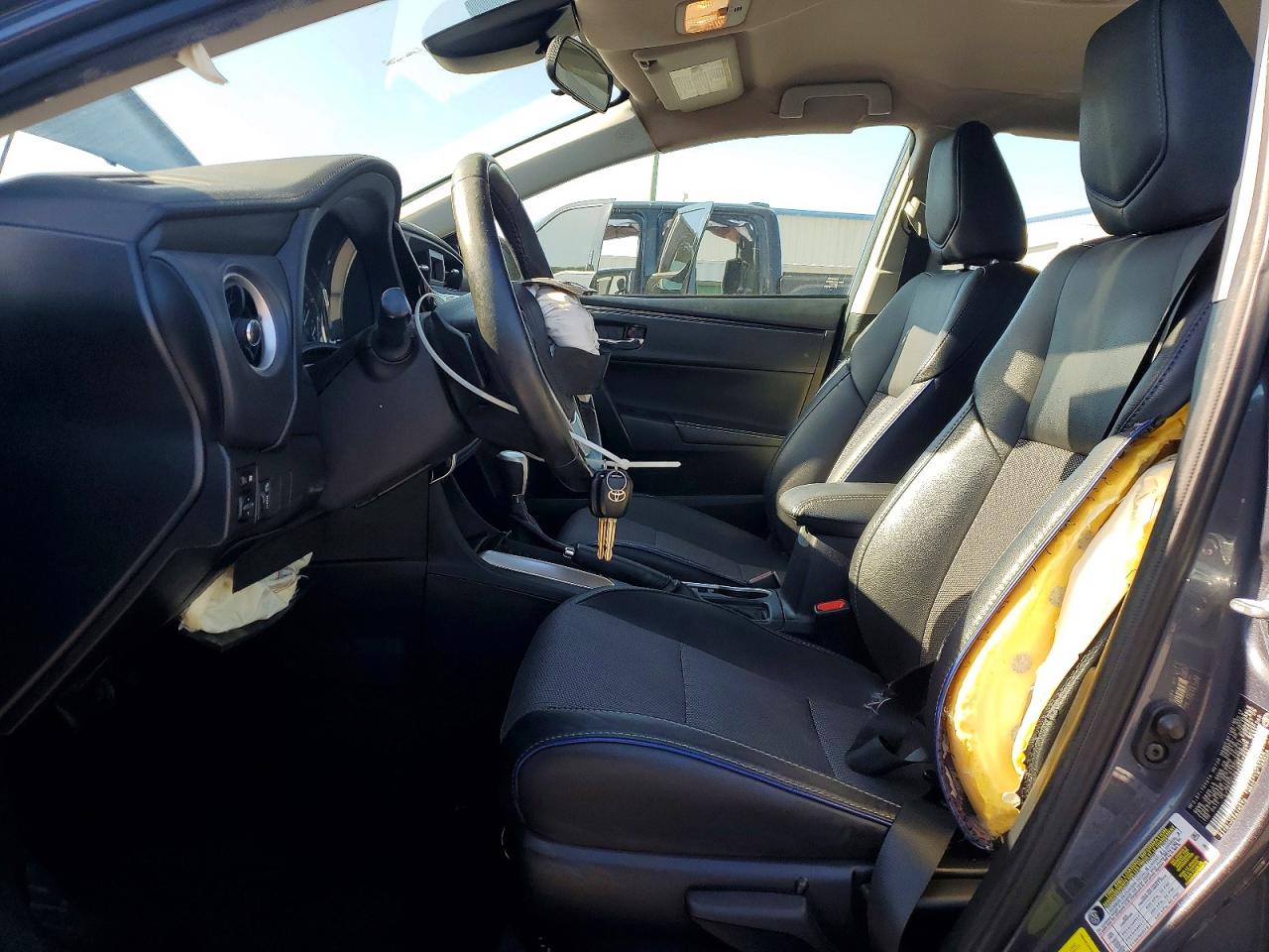 2017 TOYOTA COROLLA SE photo 19