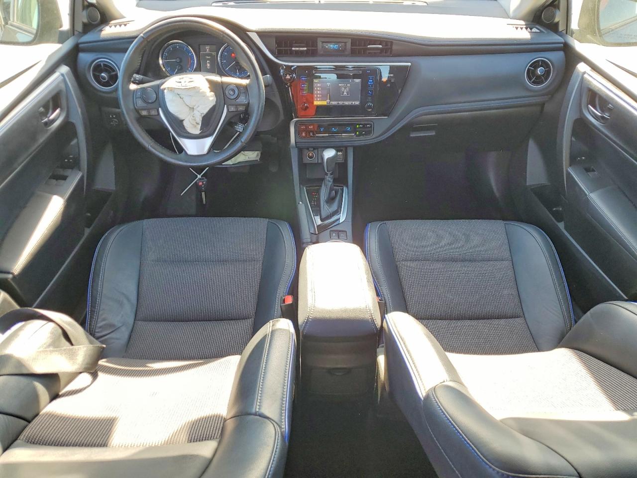 2017 TOYOTA COROLLA SE photo 22