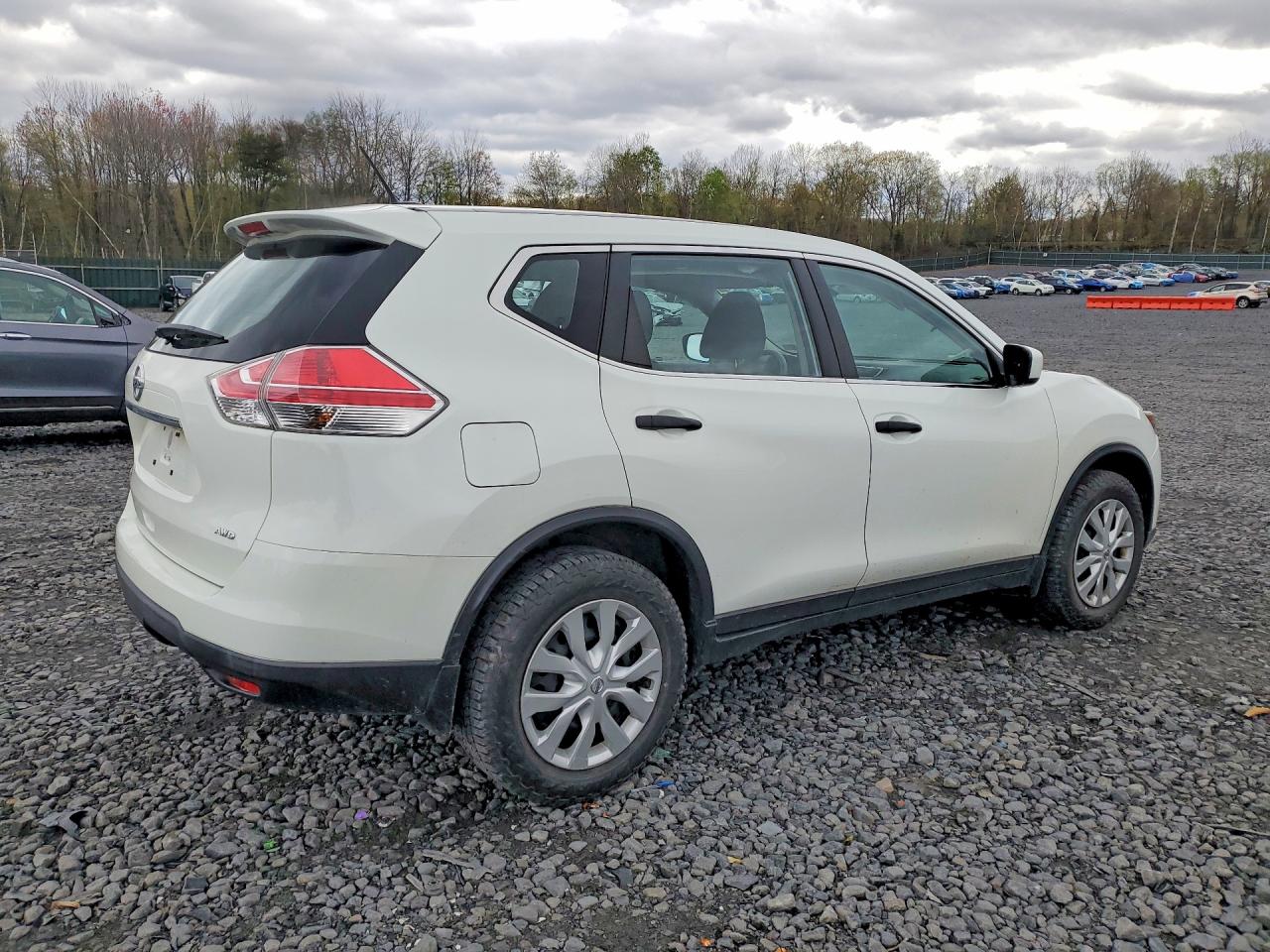 2016 NISSAN ROGUE S photo 5