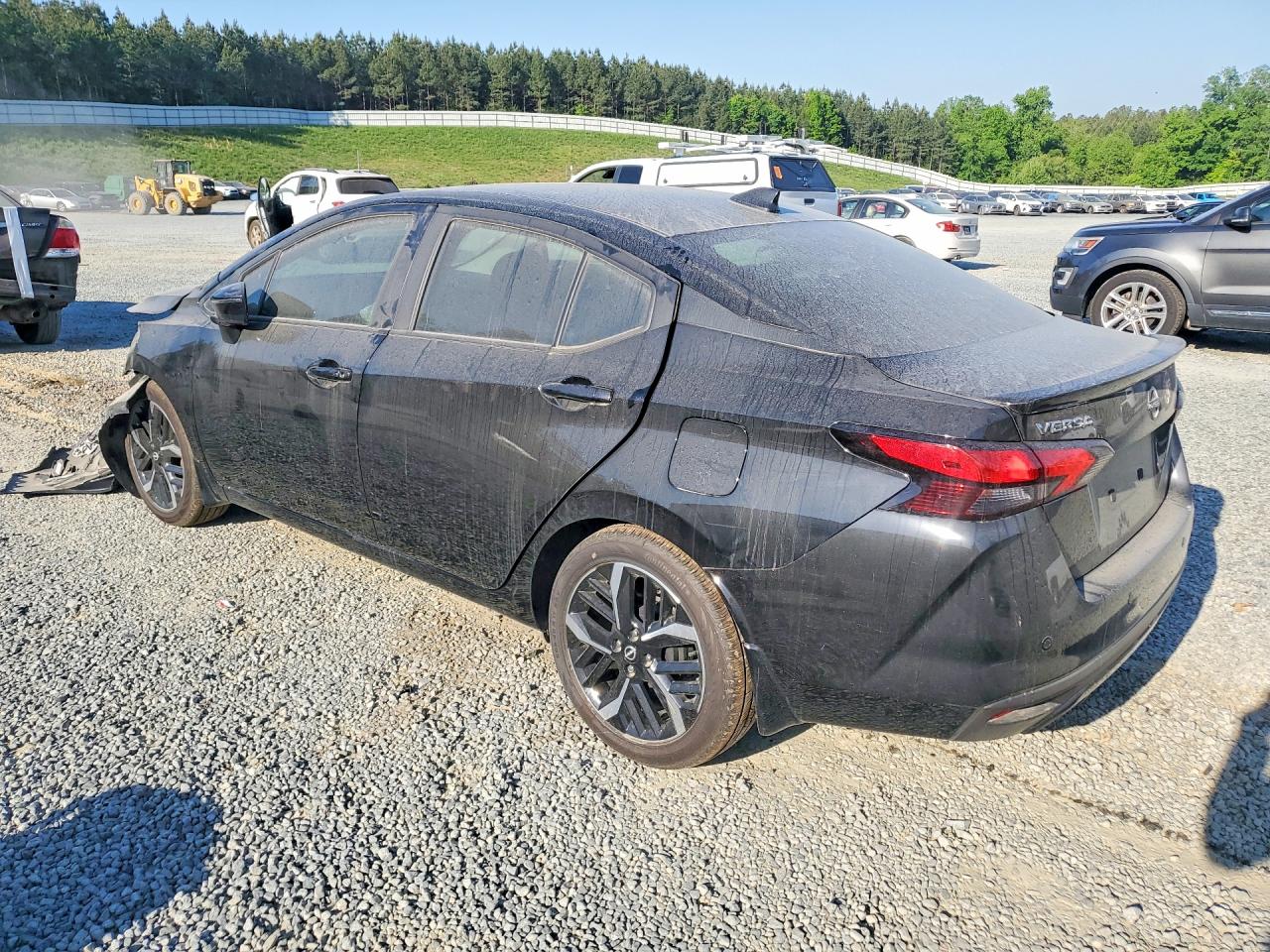 2025 NISSAN VERSA SR photo 4