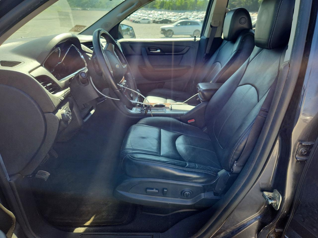 2014 CHEVROLET TRAVERSE LT photo 7