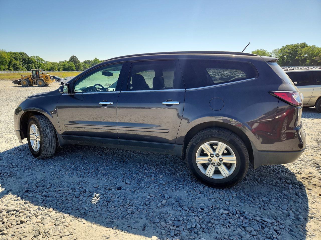 2014 CHEVROLET TRAVERSE LT photo 2