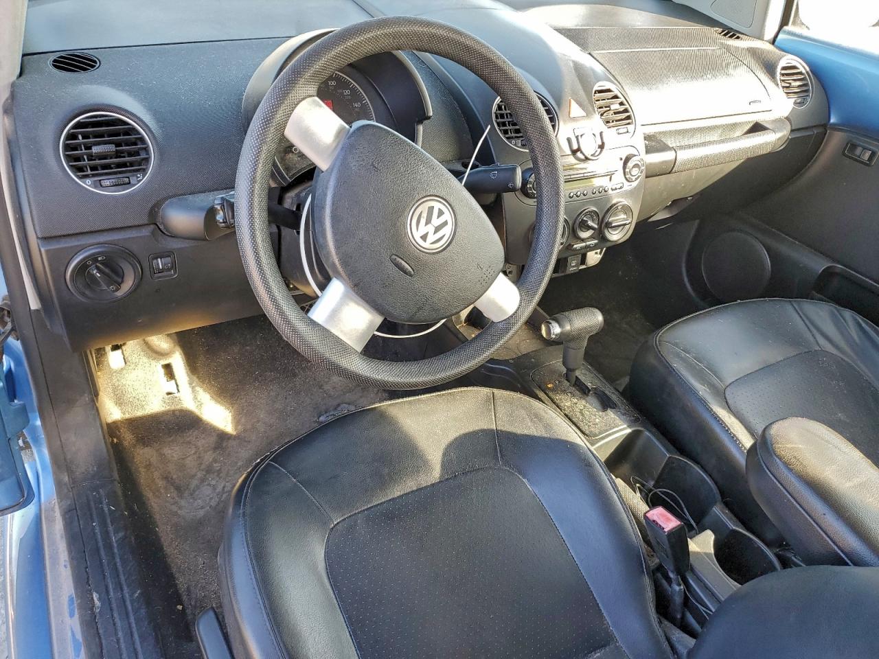 2010 VOLKSWAGEN NEW BEETLE photo 15