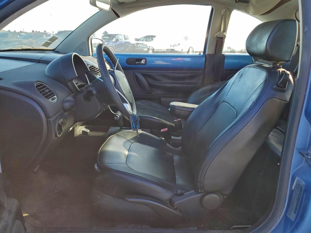2010 VOLKSWAGEN NEW BEETLE photo 13