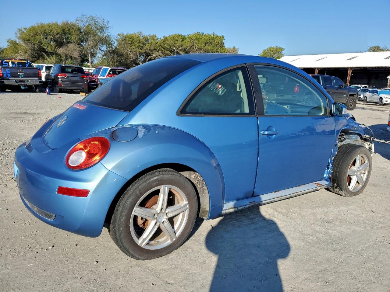 2010 VOLKSWAGEN NEW BEETLE photo 5