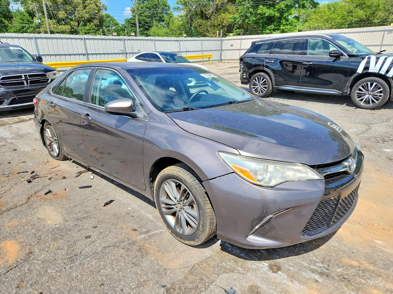 2015 TOYOTA CAMRY SE photo 4