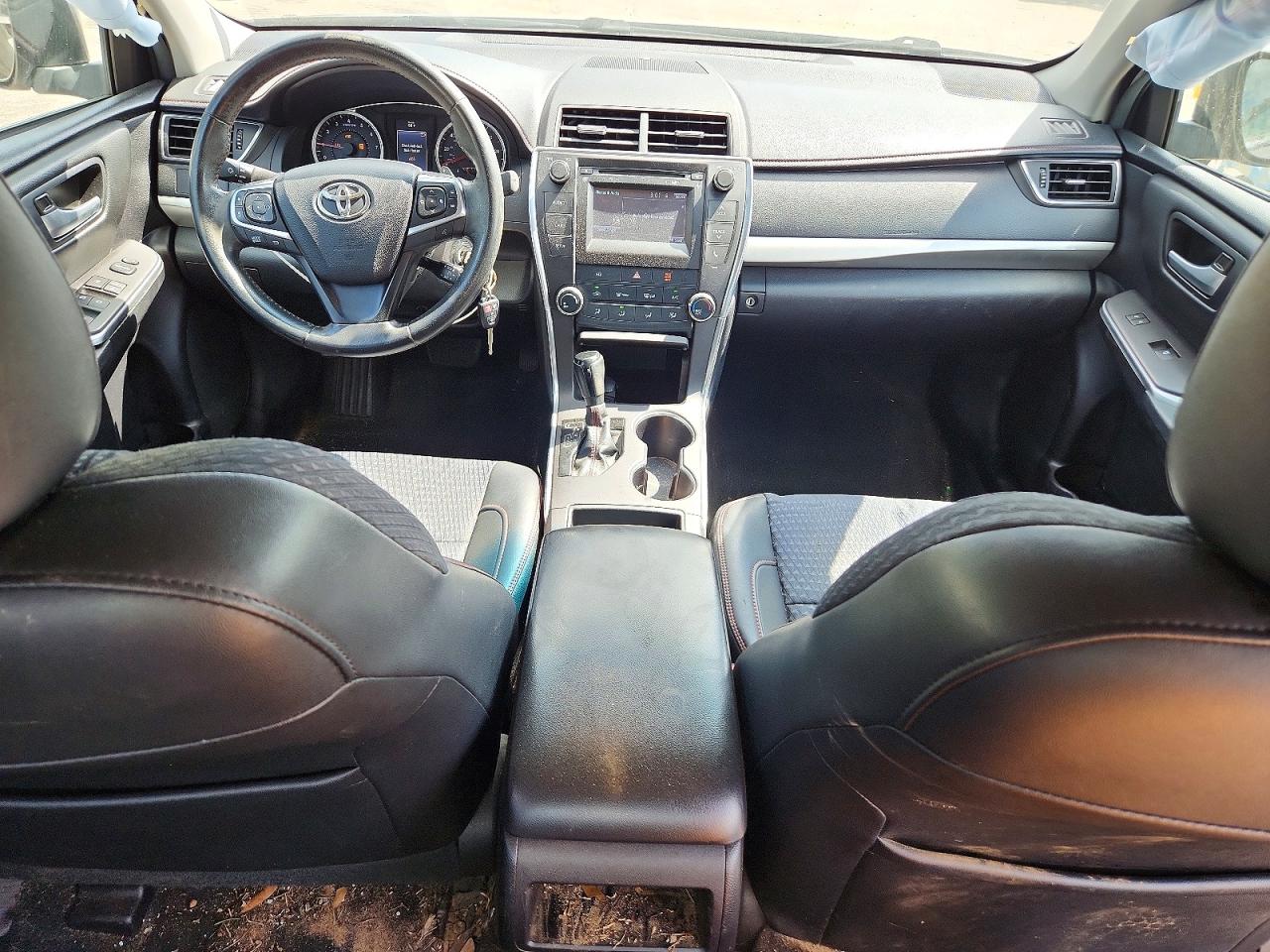 2015 TOYOTA CAMRY SE photo 8