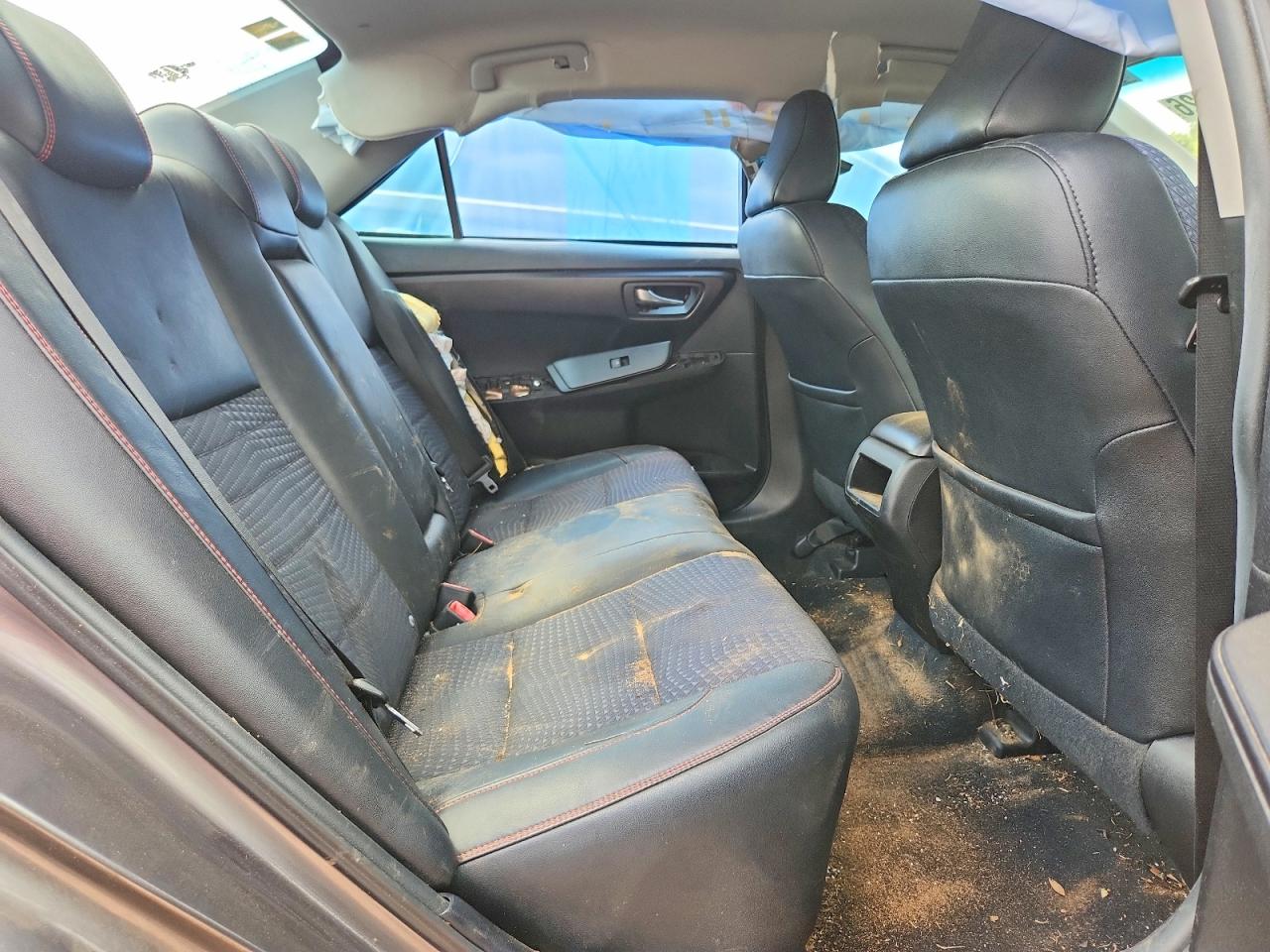 2015 TOYOTA CAMRY SE photo 10