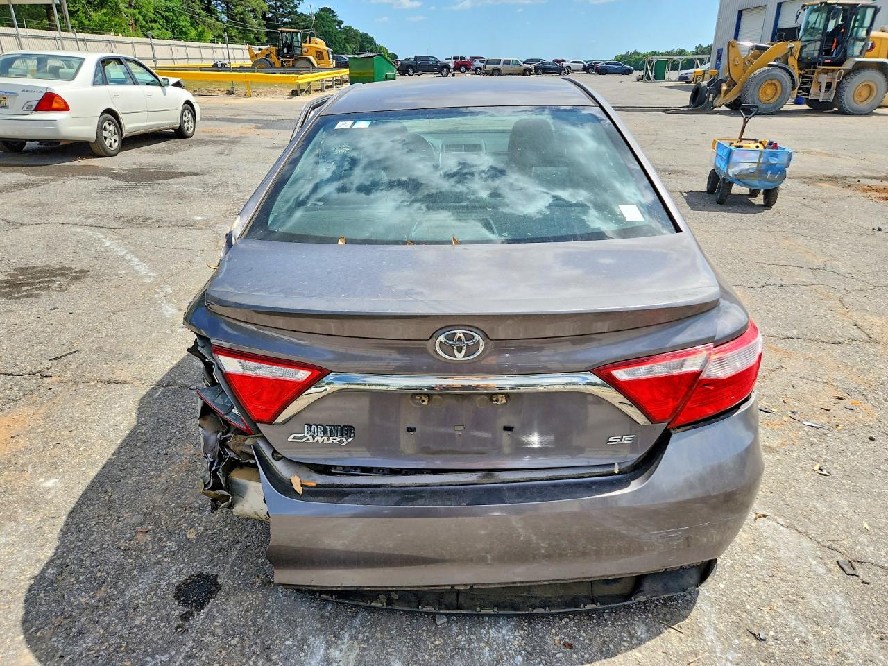 2015 TOYOTA CAMRY SE photo 6