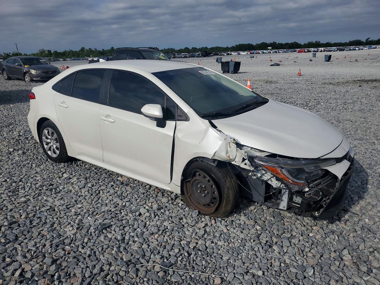 2021 TOYOTA COROLLA LE photo 4