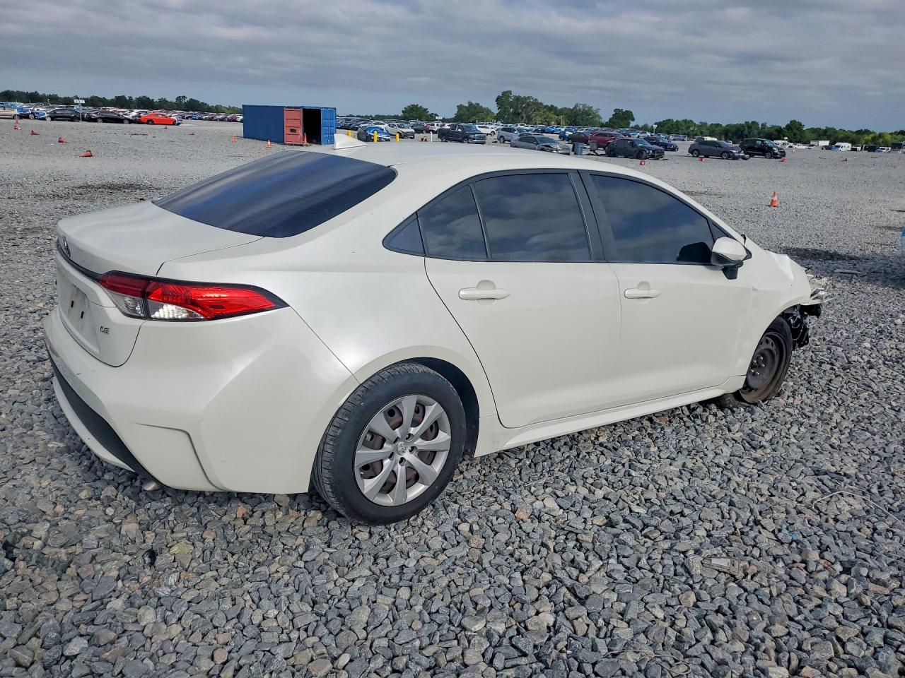 2021 TOYOTA COROLLA LE photo 3
