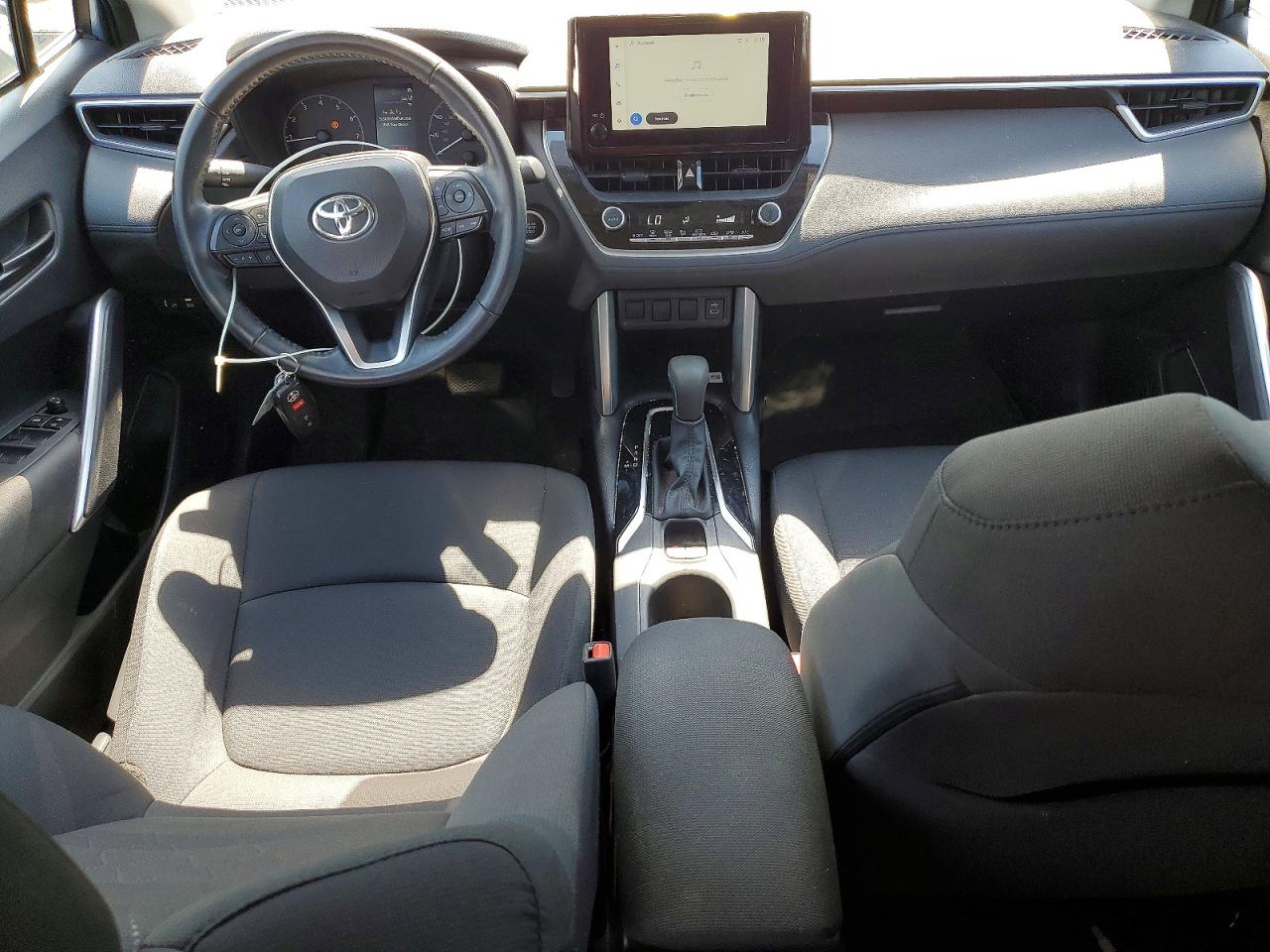 2023 TOYOTA COROLLA CROSS LE photo 22