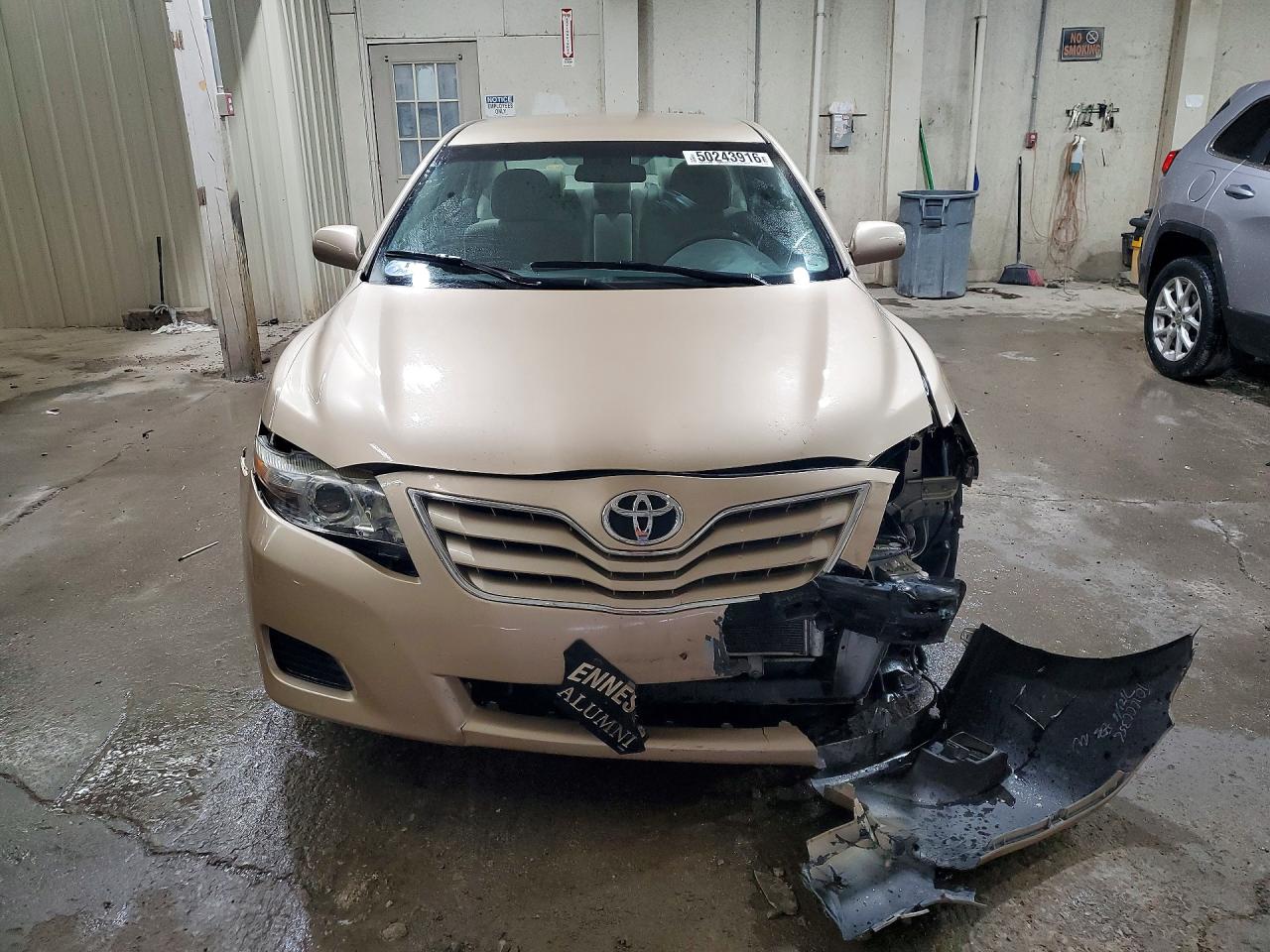 2011 TOYOTA CAMRY LE photo 13