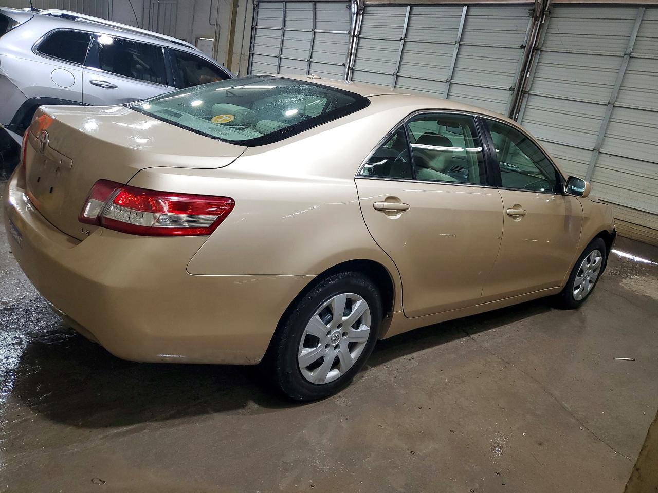2011 TOYOTA CAMRY LE photo 7