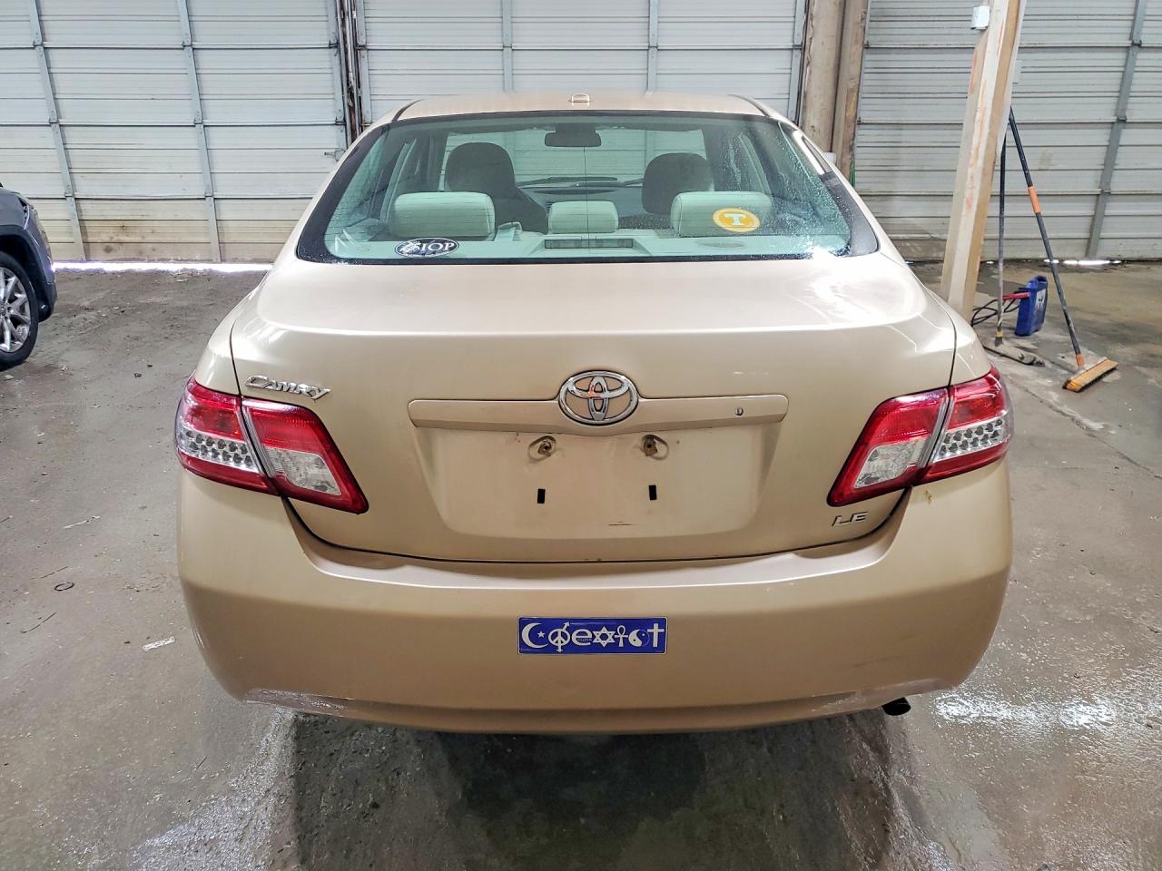 2011 TOYOTA CAMRY LE photo 16
