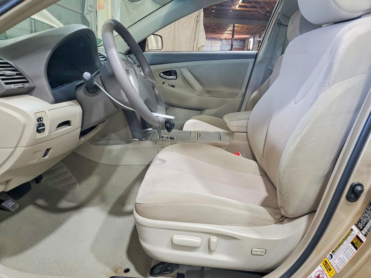 2011 TOYOTA CAMRY LE photo 19