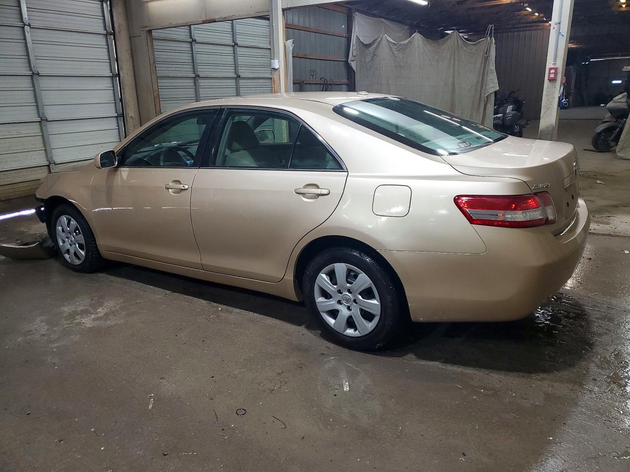 2011 TOYOTA CAMRY LE photo 4