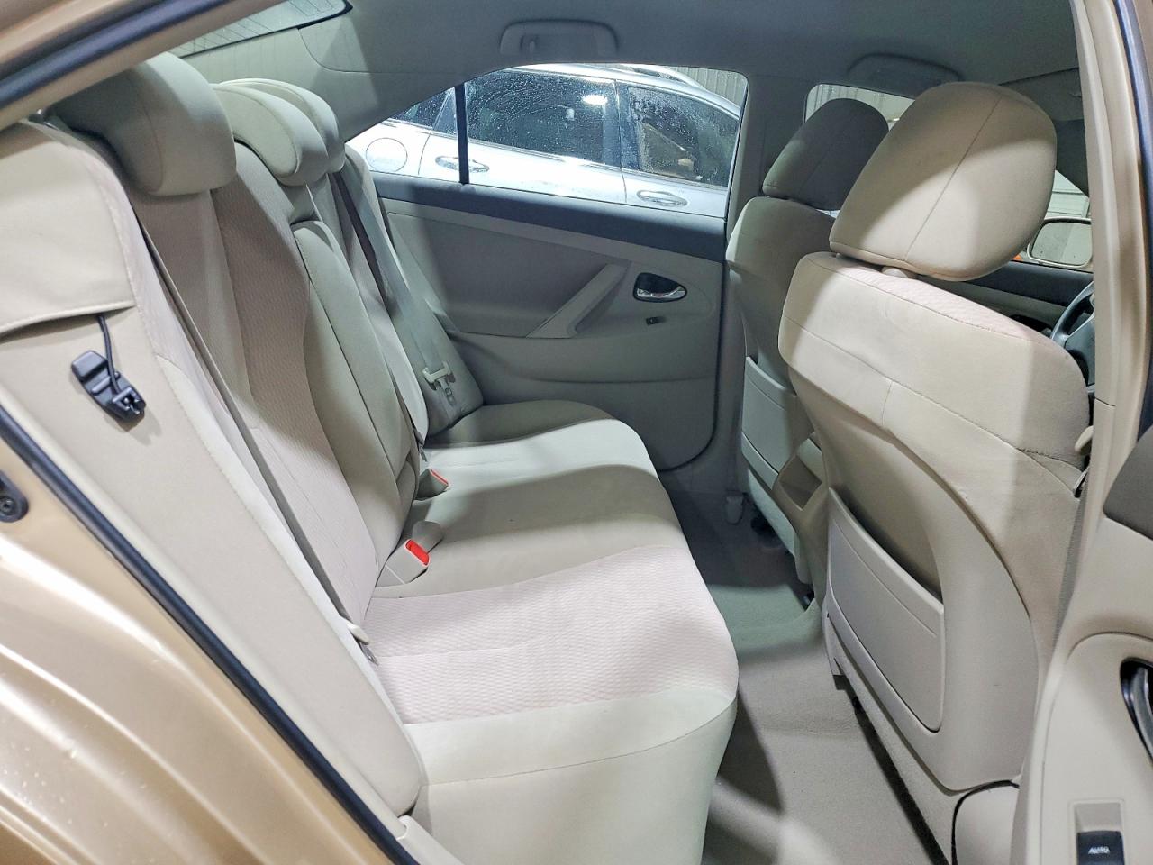 2011 TOYOTA CAMRY LE photo 28