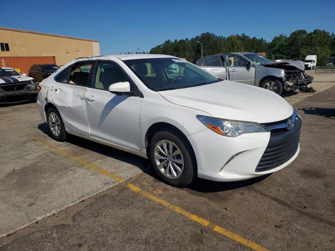 2016 TOYOTA CAMRY LE photo 10