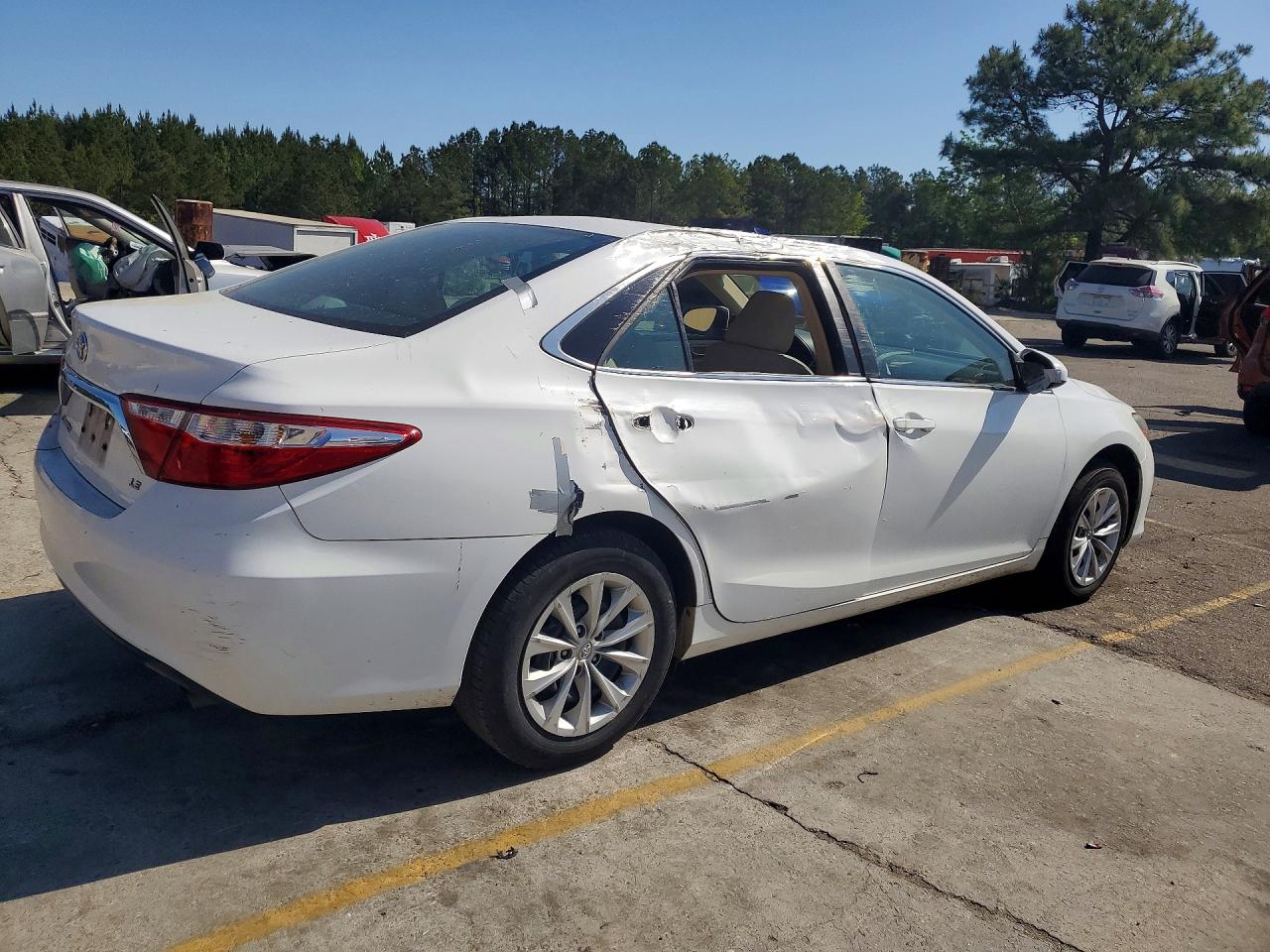 2016 TOYOTA CAMRY LE photo 7