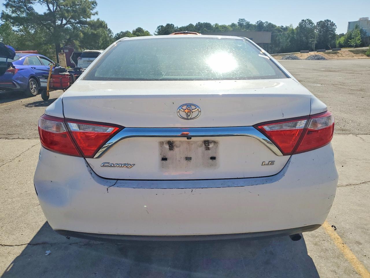 2016 TOYOTA CAMRY LE photo 16
