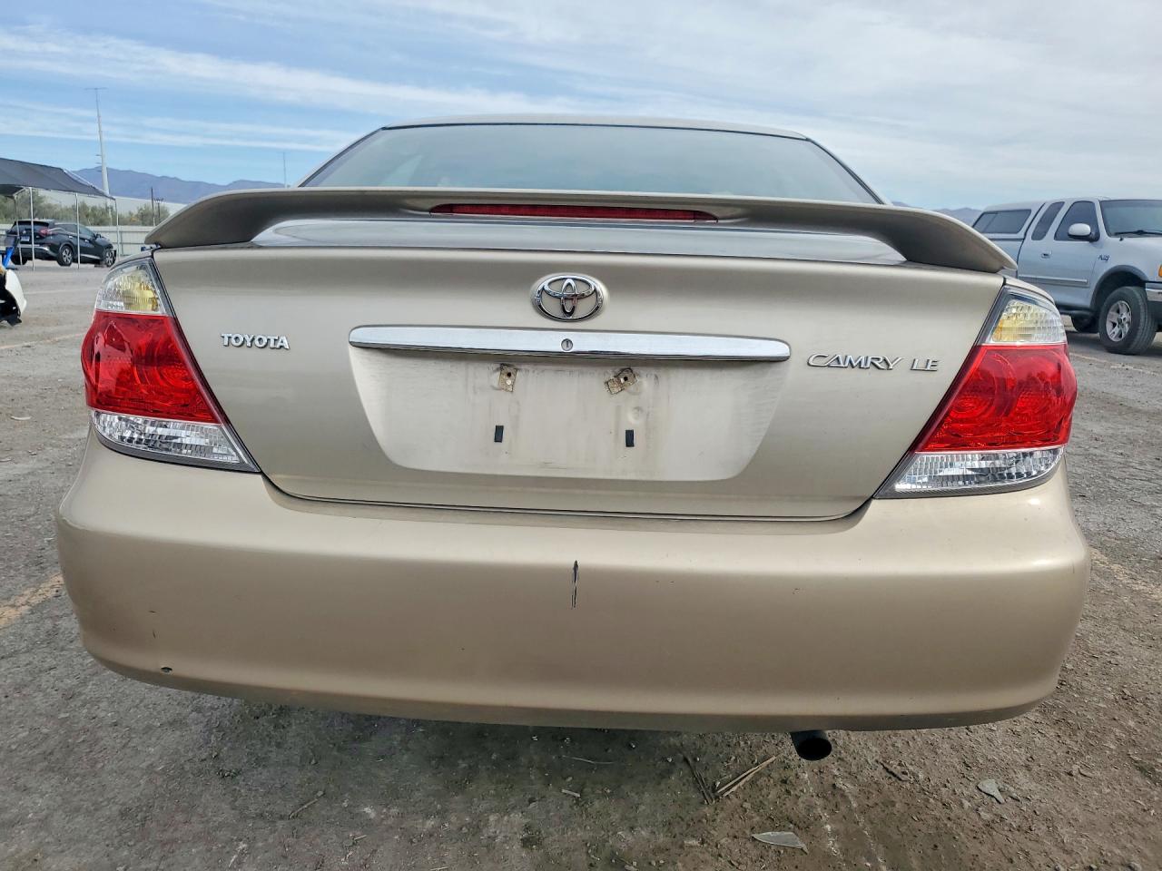 2005 TOYOTA CAMRY LE photo 16