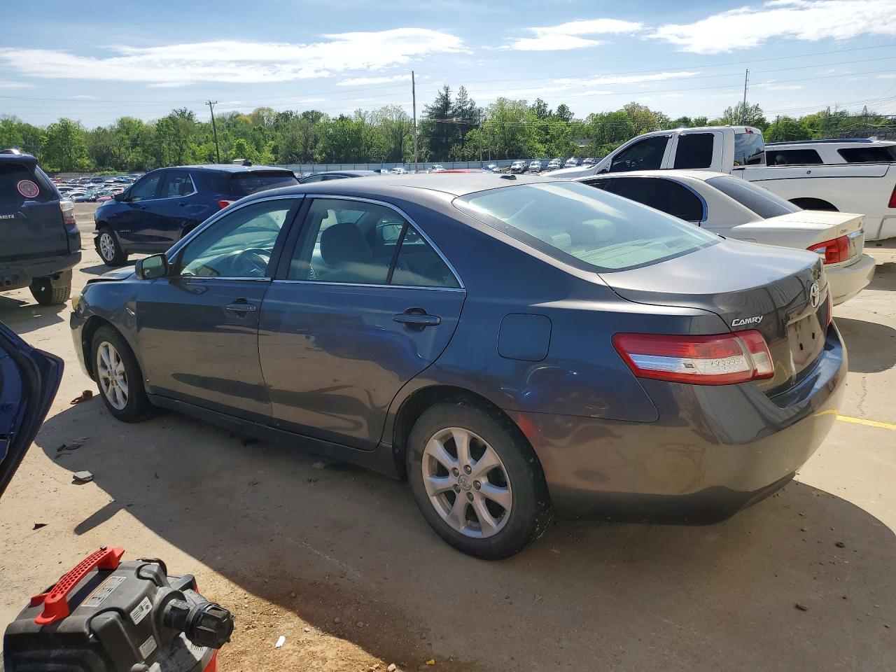 2011 TOYOTA CAMRY LE photo 2