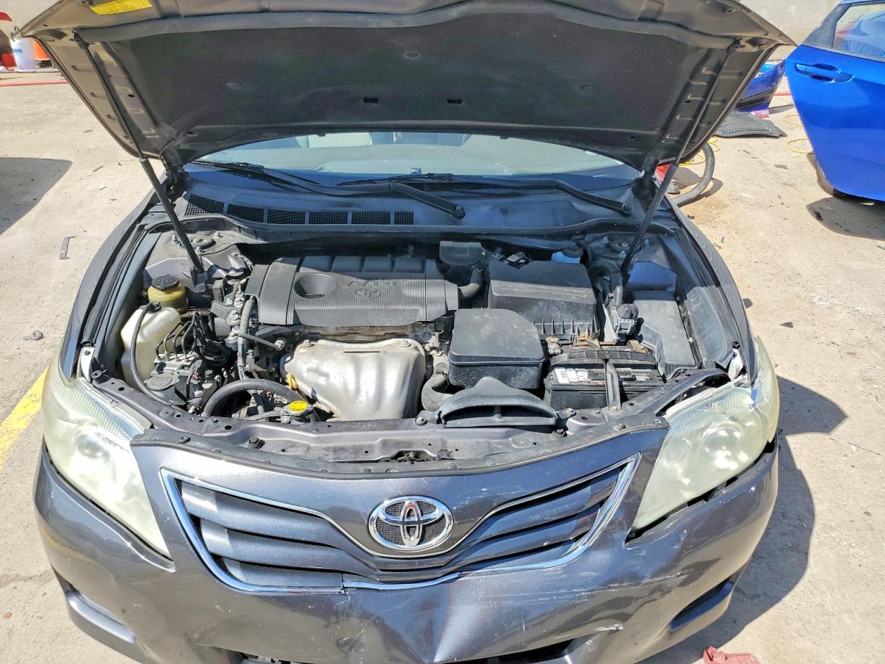 2011 TOYOTA CAMRY LE photo 11