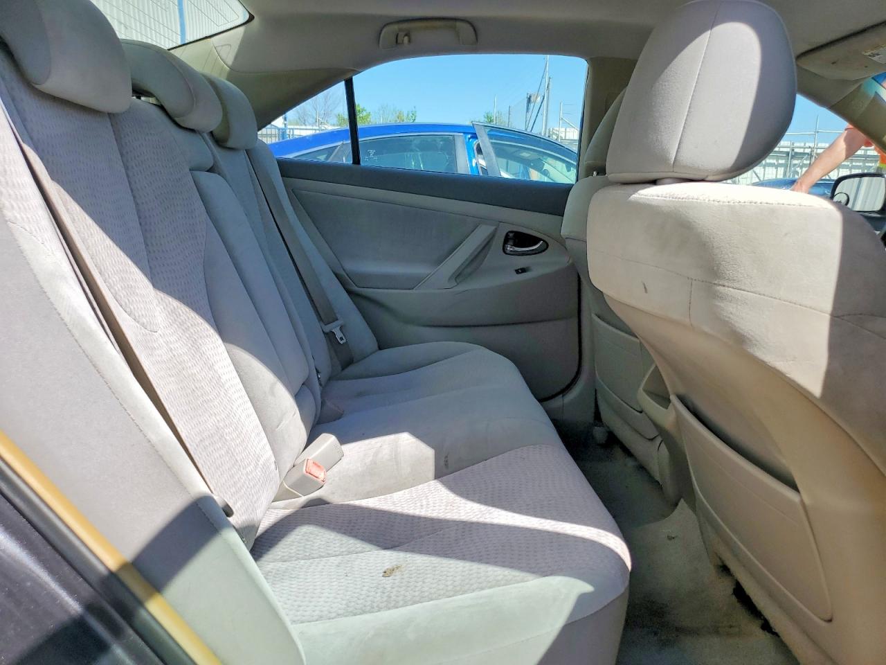 2011 TOYOTA CAMRY LE photo 10