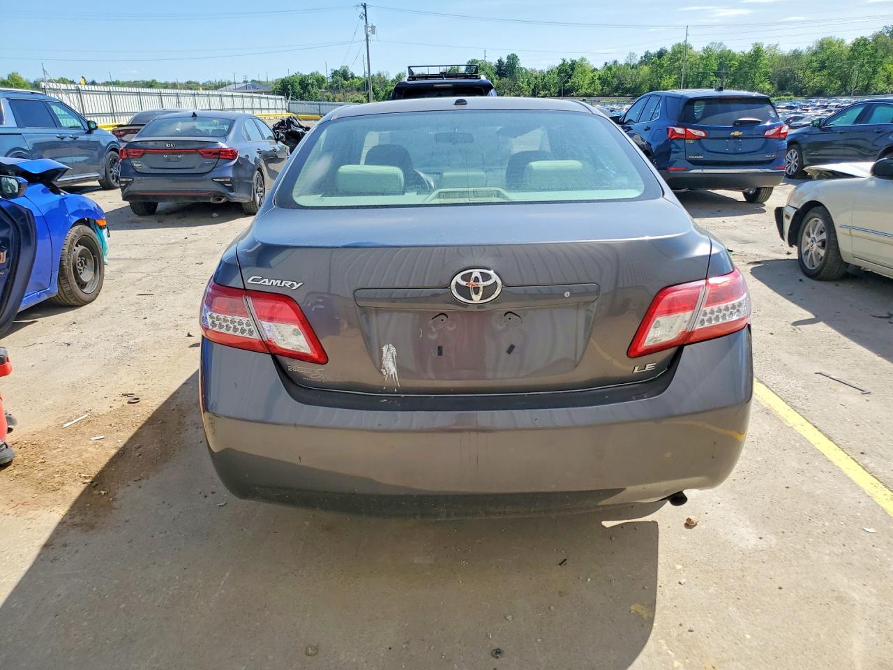2011 TOYOTA CAMRY LE photo 6