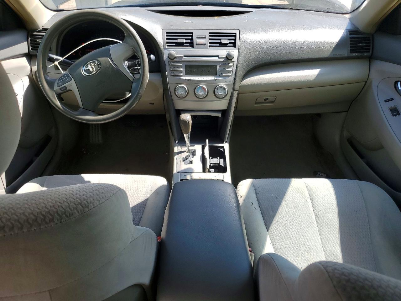 2011 TOYOTA CAMRY LE photo 8