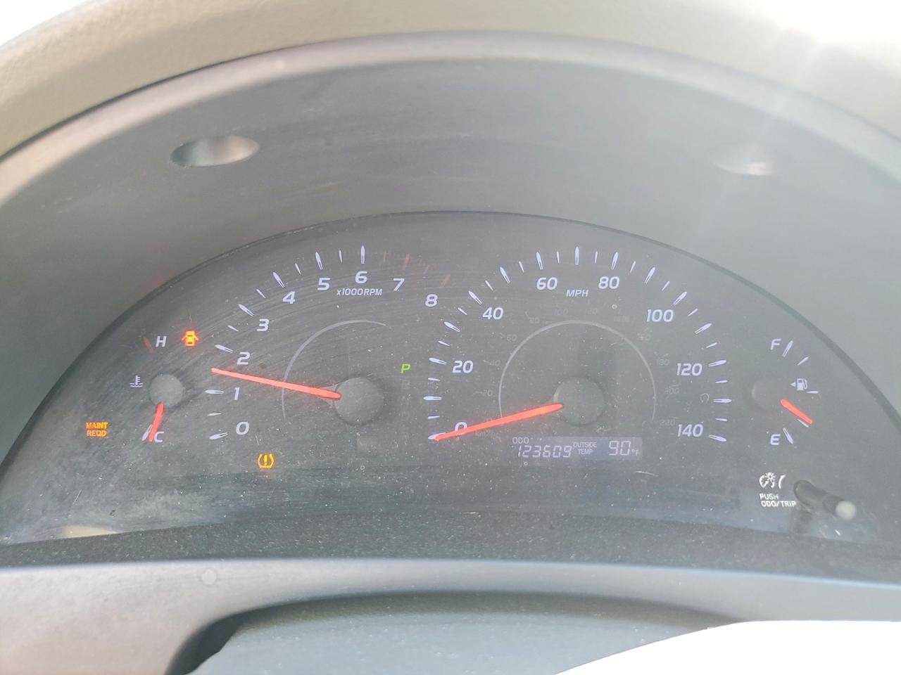 2011 TOYOTA CAMRY LE photo 9