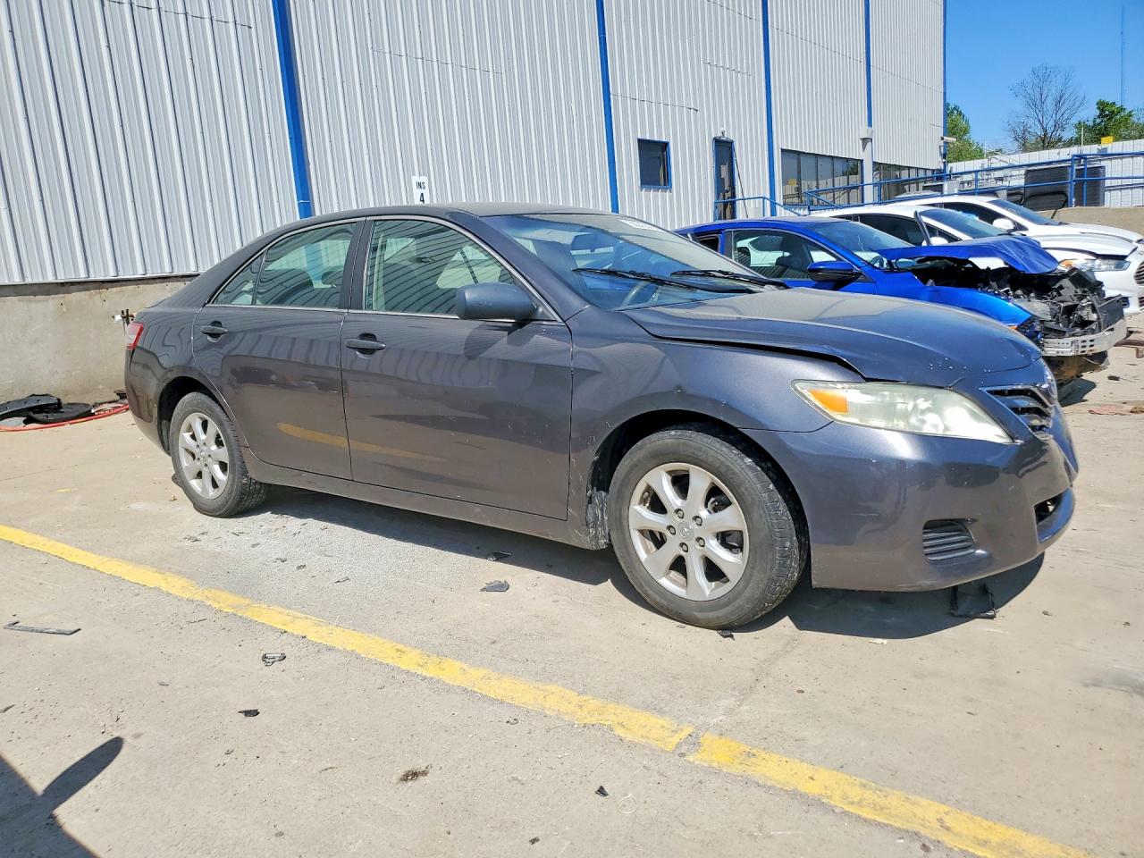 2011 TOYOTA CAMRY LE photo 4