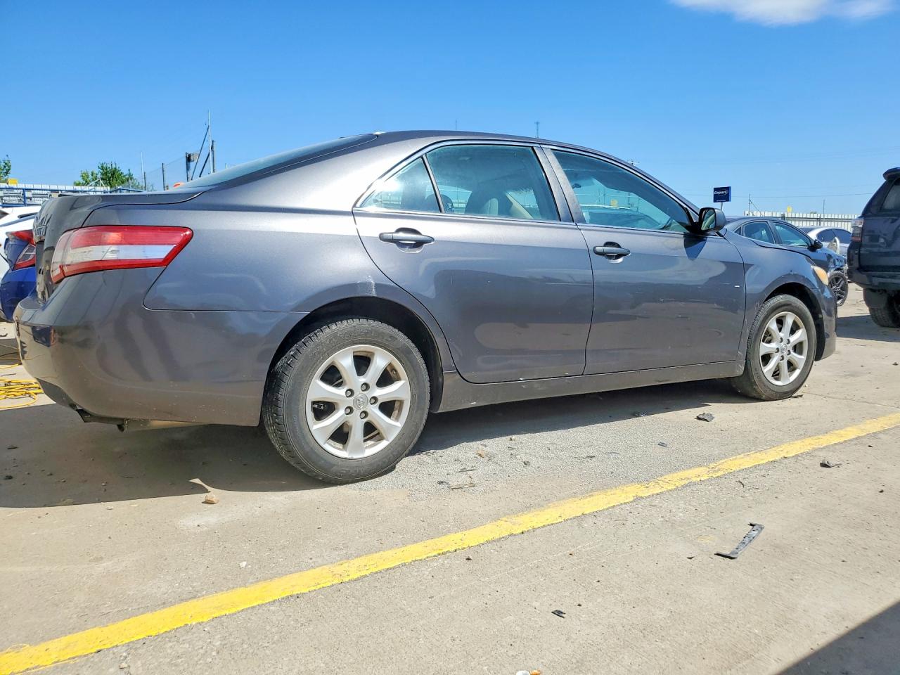 2011 TOYOTA CAMRY LE photo 3