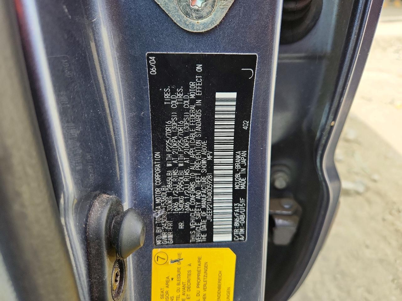 2004 TOYOTA HIGHLANDER BASE photo 23