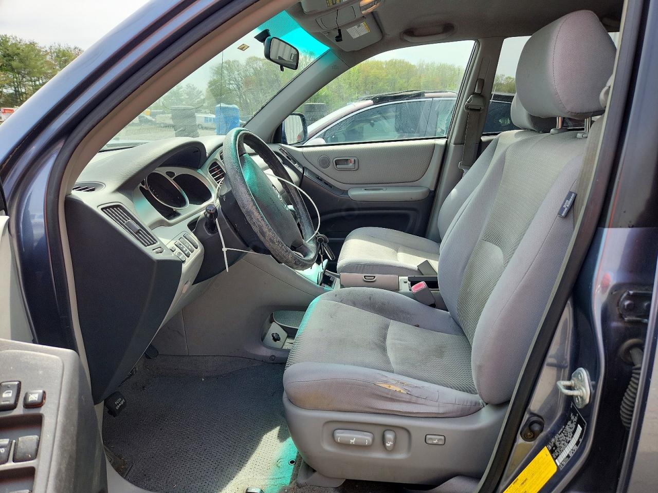 2004 TOYOTA HIGHLANDER BASE photo 13