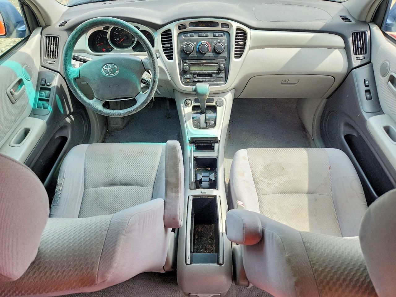 2004 TOYOTA HIGHLANDER BASE photo 15
