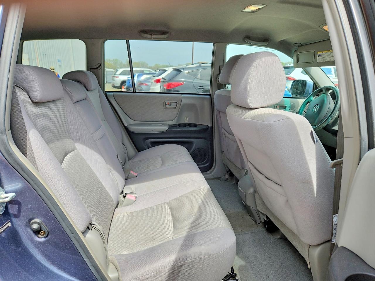 2004 TOYOTA HIGHLANDER BASE photo 19