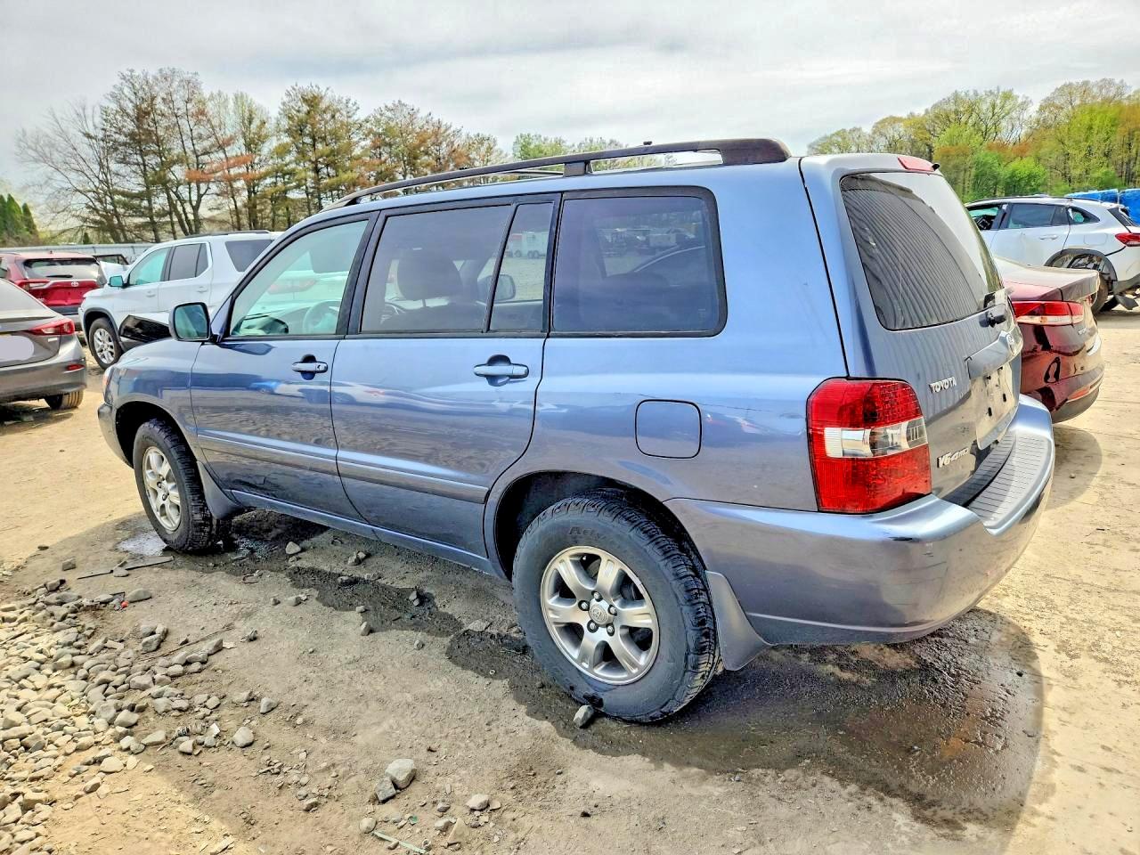 2004 TOYOTA HIGHLANDER BASE photo 3
