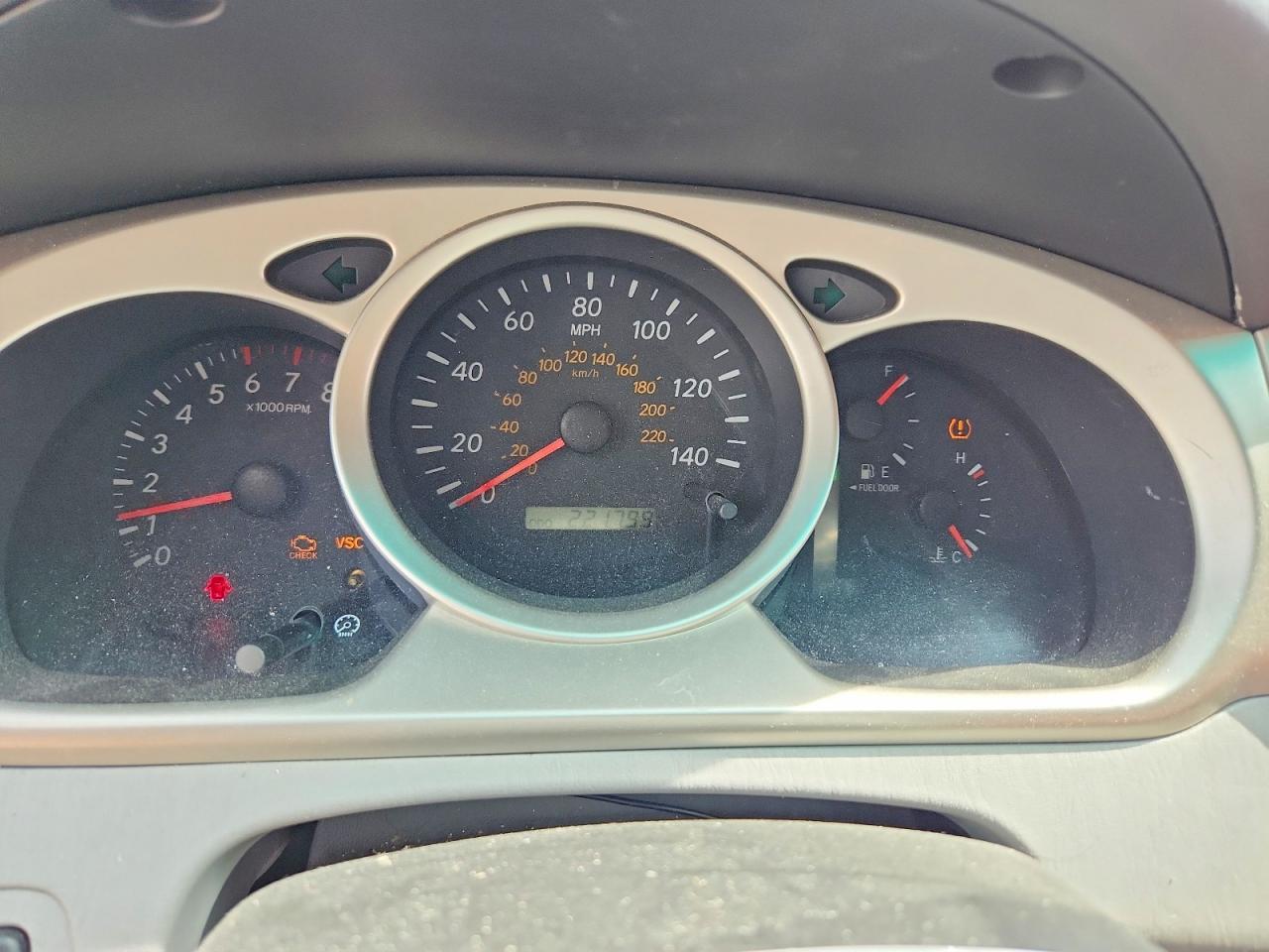 2004 TOYOTA HIGHLANDER BASE photo 17