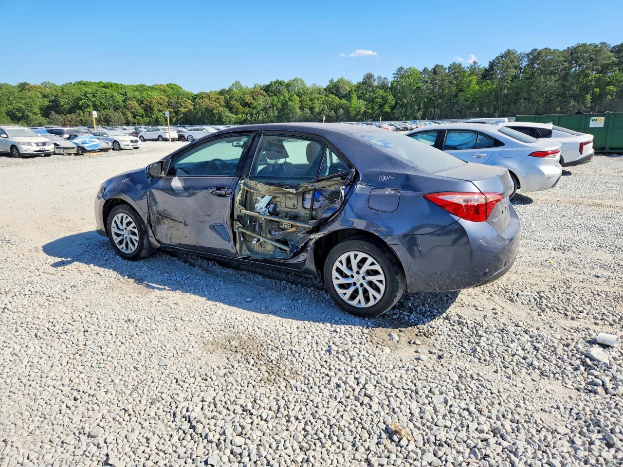 2018 TOYOTA COROLLA LE photo 4