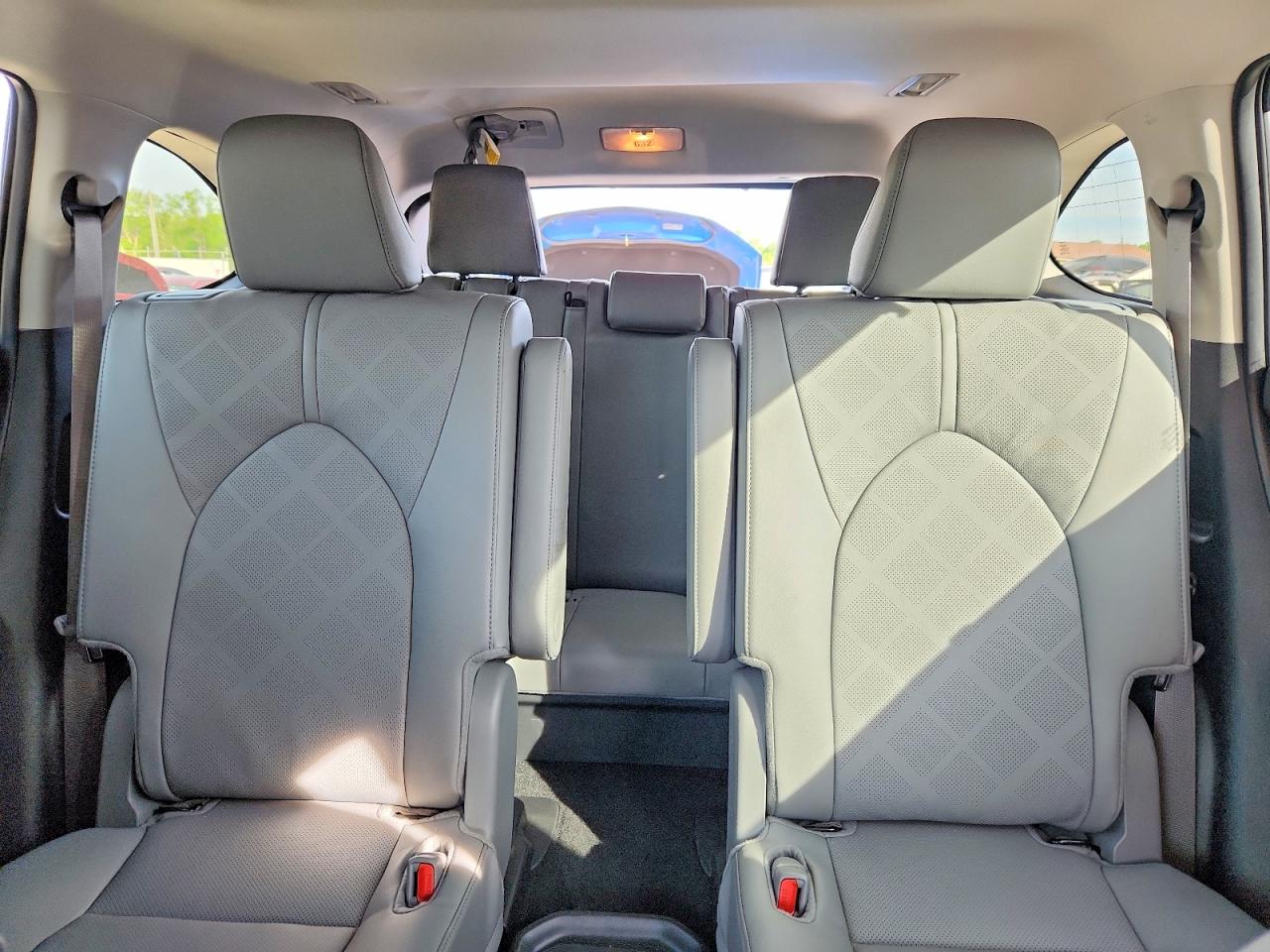 2025 TOYOTA HIGHLANDER HYBRID PLATINUM photo 19