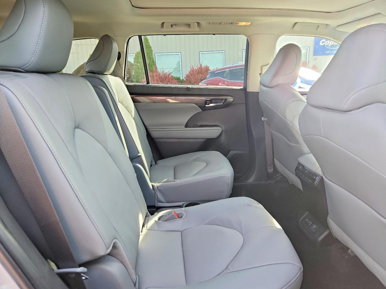2025 TOYOTA HIGHLANDER HYBRID PLATINUM photo 21